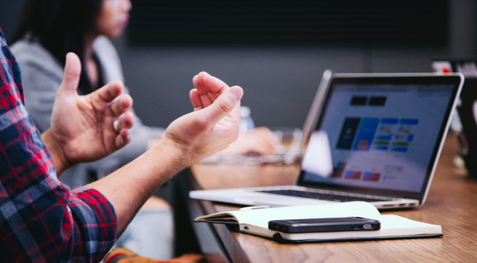 Cómo generar influencia a través de la comunicación verbal y no verbal como líder de equipo