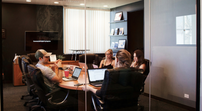 Claves psicológicas para comunicar con impacto en reuniones